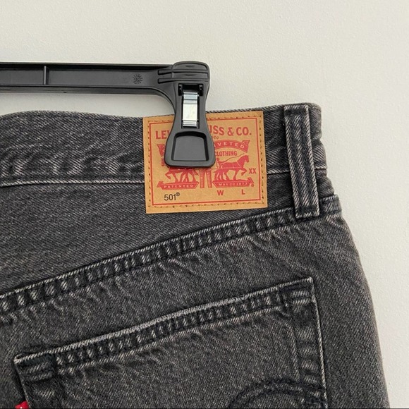 LEVIS 501 Black Button Fly Distressed Raw Hem Jean Shorts Size 31 - Picture 6 of 10